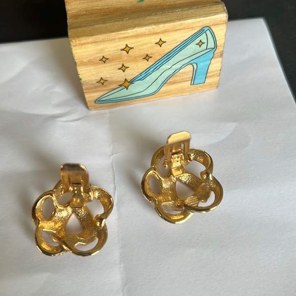 Vintage Interconnect Black Gold Tone  Enamel Classy Clip-on Earrings - Picture 3 of 5